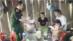 Bộ CHQS tỉnh Cao Bằng thăm, tặng quà gia đình bị thiệt hại do sạt lở đất